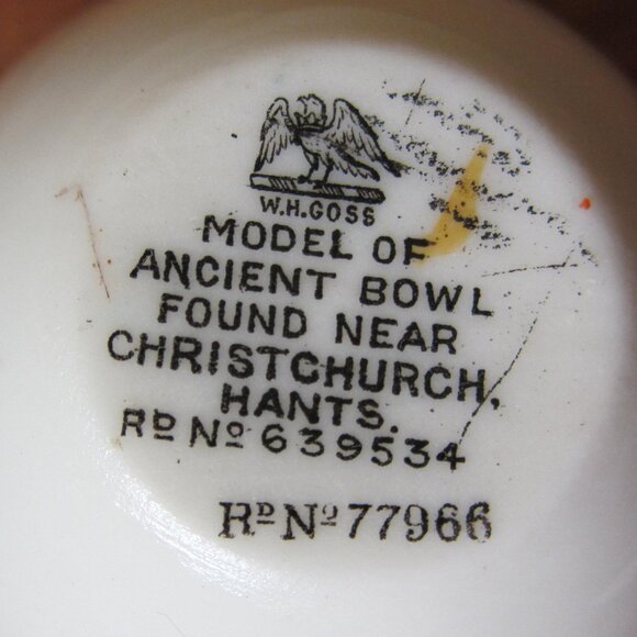 W.H. Goss crested heraldry china vintage Dunmow Priory (GC058 Grace) - Picture 7 of 7